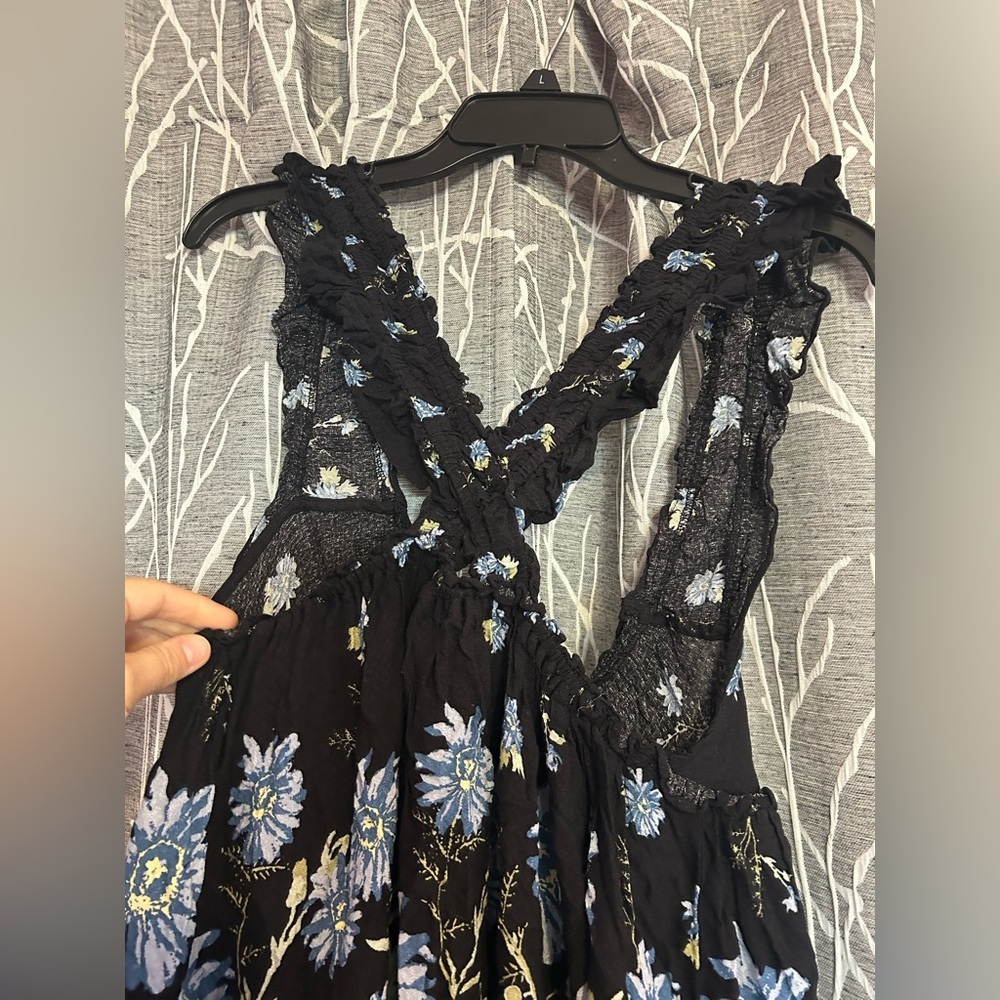 Intimately Free People Women’s Floral Black Tunic sz Medium​ - Picture 3 of 6